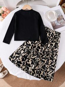 2pcs/Set Girls Black Round Neck Knit Long Sleeve Top + Ditsy Floral Skirt Outfit, Spring/Autumn, Girls Long Sleeve Casual Set, Solid Color Fashion Soft Comfortable Clothing, Young Lady Top And Mini Skirt Two Pieces Suit, Suitable For Outdoor, Daily, Leisure Wear - 黑色 - 查看 2