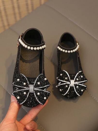 1 par de zapatos planos rosas con decoración de lazo de perlas y rhinestones, adecuados para uso diario, baile, exterior en primavera y otoño, con decoración brillante, puntera cerrada, tipo bailarina, talla pequeña en media talla, para tallas grandes