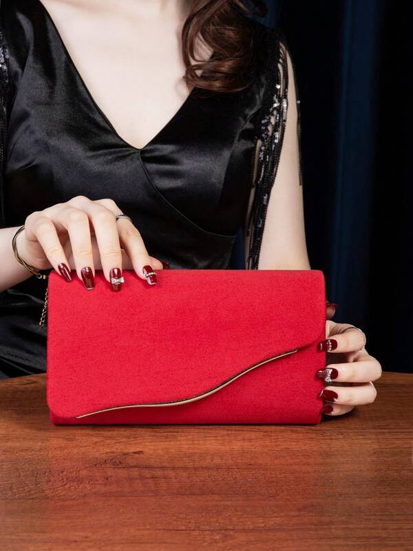 1pc Metal Bar Decorated Clutch Bag, With Basic Storage Function To Hold Items Like Phone, Lipstick, Powder Compact, Cards Etc., Convenient To Carry And Use. Suitable For Formal Events Like Galas, Balls, High-End Social Gatherings. Classic Velvet Material With Unique Liner Design, Enhances Overall Elegant Look, Practical Accessory To Elevate Formal Attire.