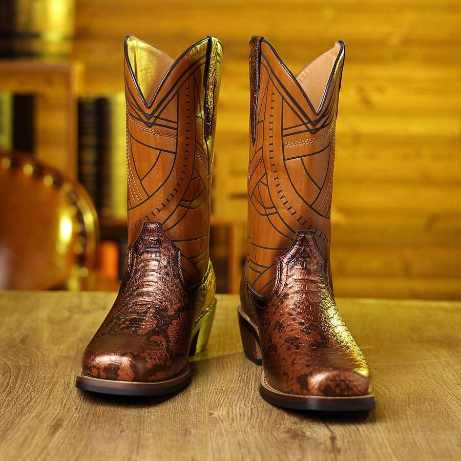 Mioeert Botas vaqueras para hombre con diseño de piel de serpiente dorada, botas vaqueras occidentales para hombre con puntera cuadrada y cierre elástico - Marrón - Ver 1