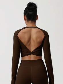 Sodalemon Women Twist Beauty Back Long Sleeve Thumb Hole Crop Sport Shirt - 咖啡棕 - 查看 4