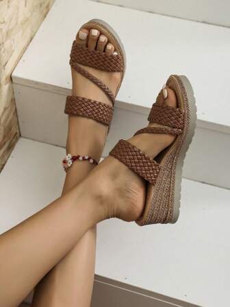 夏季大码女式舒适编织厚底坡跟防水凉鞋