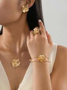 1 Set de pulsera, anillo, collar y aretes con flores superpuestas