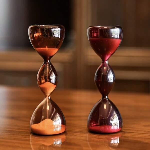 1 pieza Reloj de arena de vidrio de 3 capas de colores creativo, decoración moderna única para el hogar, adorno de sobremesa para Navidad y Halloween