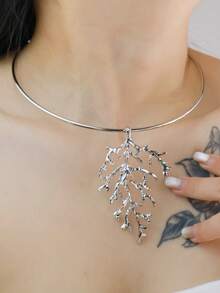 Minimalist Stainless Steel Necklace With Marine Style Coral Pendant, Delicate And Chic European/American Titanium Steel Jewelry For Women - Gold - View 13