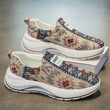 2025 Nuove sneaker casual da uomo, scarpe da skateboard, versatili da indossare con jeans o tute, stile slip-on