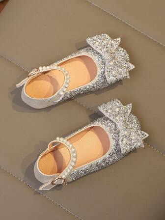 1 双加大码 2025 新款时尚百搭粉色女孩珍珠和水钻蝴蝶结装饰可爱平底鞋，圆头，适合日常穿着、跳舞、春秋季户外穿着，闪光装饰包头公主芭蕾平底鞋，尺码偏小半码