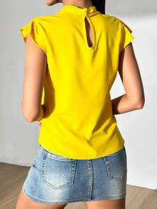 Blusa mujer dama manga corta cuello alto diseño elegante detalle espalda corte moderno mangas cortas ajuste cómodo ideal ocasiones casuales tela suave ligera transpirable - Amarillo Mostaza - Ver 2