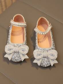 2026新款时尚百搭加大码粉色女童珍珠水钻蝴蝶结装饰可爱平底鞋，圆头，适合春秋季日常穿着、跳舞、户外活动，闪亮装饰闭趾公主芭蕾舞鞋，尺码偏小半码 - 銀色 - 查看 6