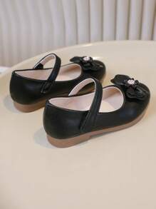 1 Pair Fashionable Toddler Girls Flat Shoes,New Style Solid Color Hook And Loop Design With Double Floral Overlay And Round Pattern, Suitable For Daily Commute, Dancing, Matching With Skirts, Princess Style