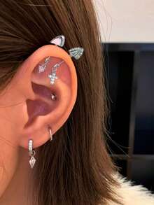 1 件水钻爱心十字猫耳骨夹耳环，独特精致设计，适合女性