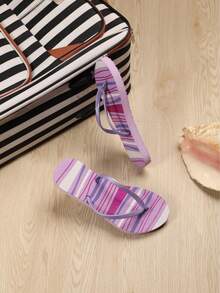 Sandalia básica de dama, perfecta para cualquier ocasión, ya sea al interior o exterior de la casa. - Morado - Ver 3