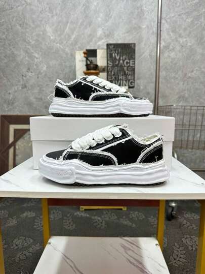 2025 New MMY Classic Anti-Slip Wear-Resistant Lightweight Low-Top Skateboarding Shoes Campus Lovers Black And White