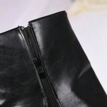 Modische und vielseitige Damen Punk Nieten Dekor Falten Plateauschuhe mit spitzer Zehenpartie und Knöchelhöhe