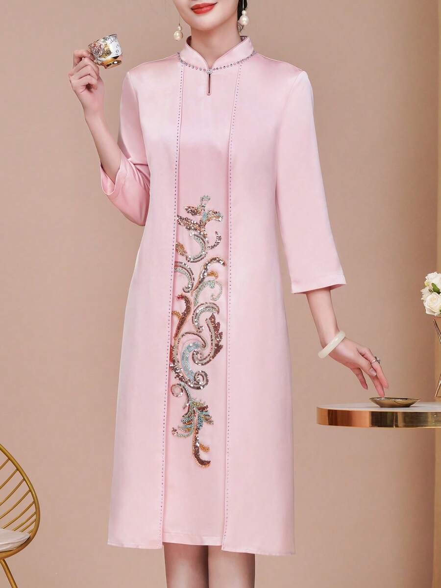 This Mother's Dress Features A Three-Quarter Sleeve Design, A Faux Two-Piece Style, And A High-Neck, Heavily Embellished Evening Gown Perfect For Spring/Summer 2026. It Exudes Understated Luxury With A Sequined Floral Pattern, Rhinestone Details At The Neckline, And A Back Zipper. A Suitable Gift For Mothers, This Fashionable And Stylish Dress Is Perfect For Weddings, Holidays, Engagements, Ceremonies, Birthdays, Social Events, Banquets, Cocktail Parties, Dances, Everyday Wear, Vacations, And Casual Occasions. - Bụi hồng - Xem 1