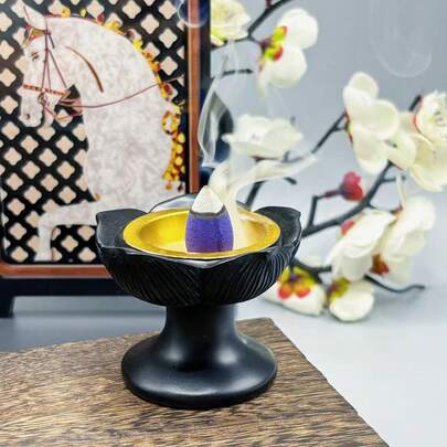 1件，这款优雅的莲花形香炉采用传统工艺精制而成。将其摆放在客厅或书房，据说可以招财进宝，招财进宝。它是一件兼具实用性和艺术性的精美之物。无论是馈赠喜爱中式风格装饰的长辈，还是自用，都是理想的选择。