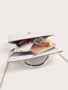 这款迷人的大容量晚宴手拿包采用闪亮的链条肩带和时尚的翻盖设计，并以奢华的人造皮革材质打造，是婚礼和派对的理想之选。这款女士链条单肩斜挎包适合青少年、大学生、年轻职业人士和上班族，是派对、婚礼、晚宴和正式场合的完美之选。它可以与女士晚礼服、派对配饰、亮片连衣裙、闪亮连衣裙和优雅连衣裙完美搭配。 - 銀色 - 查看 7