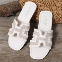 时尚女式加大码方头平底凉鞋，新款百搭时尚女神风一脚蹬拖鞋，夏季沙滩人字拖，露趾