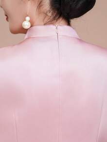 This Mother's Dress Features A Three-Quarter Sleeve Design, A Faux Two-Piece Style, And A High-Neck, Heavily Embellished Evening Gown Perfect For Spring/Summer 2026. It Exudes Understated Luxury With A Sequined Floral Pattern, Rhinestone Details At The Neckline, And A Back Zipper. A Suitable Gift For Mothers, This Fashionable And Stylish Dress Is Perfect For Weddings, Holidays, Engagements, Ceremonies, Birthdays, Social Events, Banquets, Cocktail Parties, Dances, Everyday Wear, Vacations, And Casual Occasions. - 藕粉色 - 查看 11