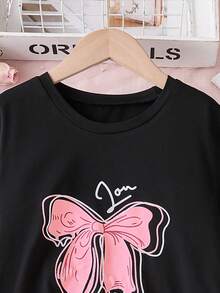 Conjunto de 2 piezas de ropa de estar en casa para niñas de moda, con Top de manga corta negra cuello redondo con estampado rosa de lazo, a juego con pantalones cortos o pantalones completos con estampado rosa de lazo, adecuado para uso casual en casa en verano - Negro - Ver 4