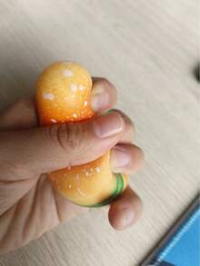 1 件逼真的汉堡挤压玩具，有弹性且可立即回弹，减压球，办公桌坐立不安玩具，适合男孩、女孩、圣诞节、生日、家庭日小礼物 - 咖啡棕 - 查看 7