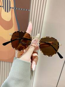 偏光女士太阳镜，复古圆形豹纹金属框架时尚眼镜，经典设计，适合户外运动、骑行、旅行、海滩、驾驶、钓鱼、夏季防紫外线遮阳外出装备户外海滩海滨度假以及送给家人和朋友的礼物 - 棕色 - 查看 2