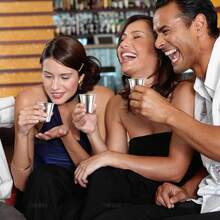 不锈钢杯 5 件套 - 可重复使用，无需电源，手洗 - 便携式迷你威士忌酒杯，适用于户外、旅行、野餐、派对用品