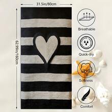 منشفة شاطئ كبيرة الحجم - تصميم طباعة قلب مخطط أسود وأبيض، من ميكروفايبر ناعم وماص، سريعة الجفاف وخفيفة الوزن، مناسبة للشاطئ والحمام والسفر - منشفة شاطئ وبطانية حديثة للجنسين، إكسسوار جانب المسبح