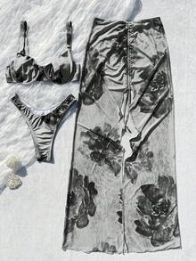 三件套印花比基尼和网纱长裙套装。采用高弹亲肤面料，舒适贴身。胸罩罩杯带有支撑衬里，提供良好的提拉效果。长裙采用前系带设计，营造轻盈梦幻的造型。渐变印花清新怡人，是度假、海滩之旅和打造休闲度假风的理想之选。 - 灰色 - 查看 4