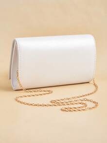 这款迷人的大容量晚宴手拿包采用闪亮的链条肩带和时尚的翻盖设计，并以奢华的人造皮革材质打造，是婚礼和派对的理想之选。这款女士链条单肩斜挎包适合青少年、大学生、年轻职业人士和上班族，是派对、婚礼、晚宴和正式场合的完美之选。它可以与女士晚礼服、派对配饰、亮片连衣裙、闪亮连衣裙和优雅连衣裙完美搭配。 - 白色 - 查看 5