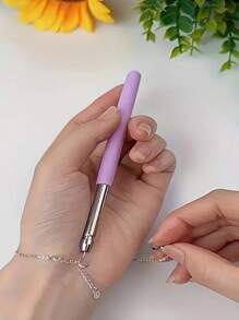 Outil d'aide au bracelet en acier inoxydable - Anneaux de fermoir faciles à mettre et à enlever pour les femmes, accessoire en métal sans odeur pour bracelets et colliers. Outil de fermeture de bracelet en acier inoxydable - Poignée ergonomique, assistant pour bijoux sans batterie, pratique pour mettre et enlever bracelets, colliers, montres - Accessoire pour les amateurs de bijoux faits main, texture métallique lisse, pas besoin d'outils électriques.