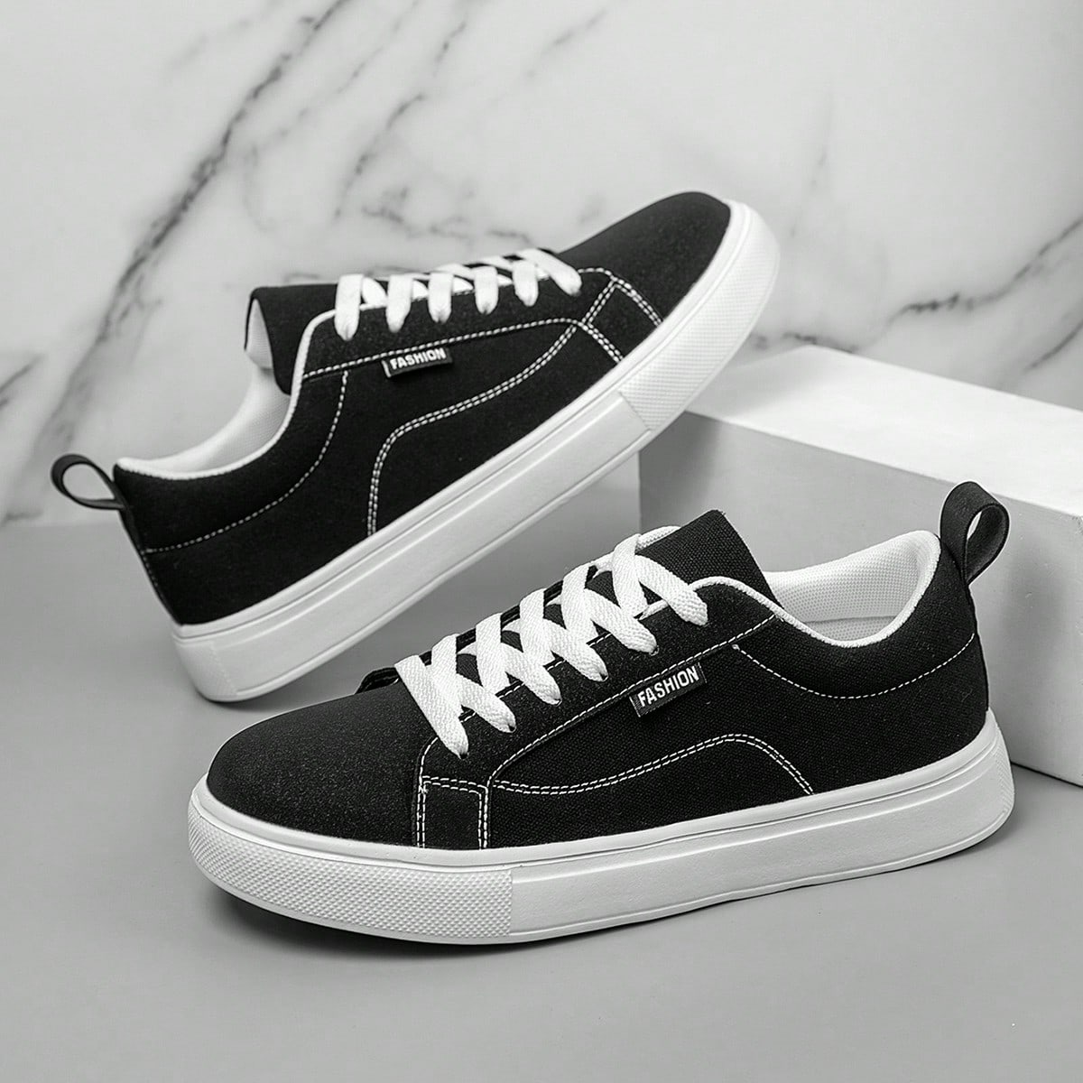 Zapatillas de skate de estilo clásico negro con parches para hombres, diseño simple de estilo básico, ligeras y cómodas zapatillas deportivas para