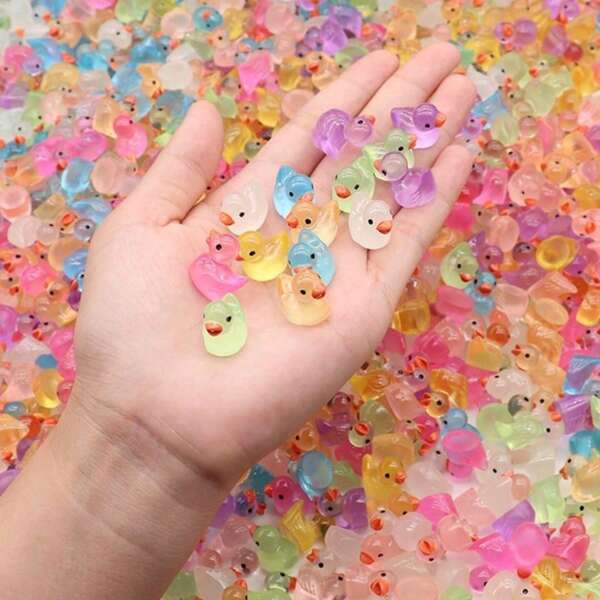 20pcs Glow-In-The-Dark Mini Resin Duck Glow-In-The-Dark Duck Dolls For Toy House Aquarium Decoration Potted Plants Landscape Miniature Fairy Garden Landscape Hide And Seek Mischievous Toys (Color Random)