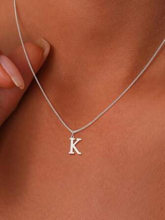 1 st utsökt modesmyckeshalsband, rostfritt stål A-Ö, hänge med 26 engelska initialer, julklapp, lämpligt för kvinnor att bära dagligen, rostfritt stålhalsband med bokstäver