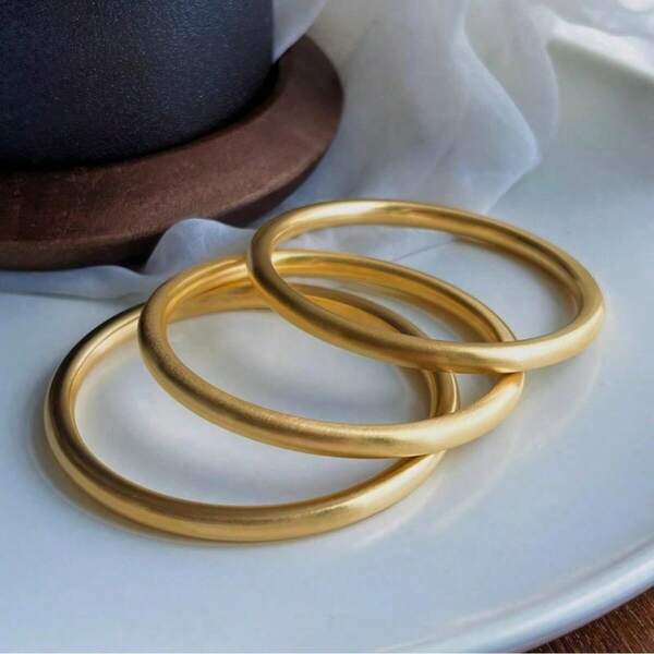 1 pieza Brazalete de acero inoxidable liso chapado en oro de 18K, accesorio minimalista de hip hop sofisticado