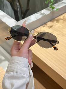 1/2 Stück ultraleichte kleine ovale Rahmen Modebrillen, vielseitige Modebrillen für Frauen, lässige Outdoor-Modeaccessoires, geeignet für Sommerbrillen, Herbst- und Winterkleidung, Strandaccessoires, vintage Y2K Basis-Brillen, Business Lässig Geschenk, geeignet für den täglichen Gebrauch, den Strand, den Urlaub, Spaziergänge, Einkaufen, Autofahren, Straßenfotografie, geeignet für Sommerurlaubsreisen, Outdoor, Reisen