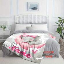 1 Peça Cobertor Personalizado com Foto/Nome - Flanela Bege Suave, Impressão Digital, Cinza Claro, Padrão de Elefante e Borboleta Rosa, Perfeito para Presente Personalizado, Decoração de Quarto e Noite Aconchegante, Durável, Respirável, Leve, Lavável, Engraçado, Fofo, Amor, Macio, Confortável, Elegante, Simples, Personalizado, Único, Presentes Ideais para Ele, Presentes Ideais para Ela, Ele, Ela, Namorado, Namorada, Pai, Mãe, Família, Amigos, para Aniversários, para o Dia das Mães, para Aniversários, para o Dia dos Namorados, para a Formatura, para o Dia dos Pais, para Casamentos, para Inauguração da Casa, Sofá, Cama, Carro, Sala de Chá, Quarto, Banheiro, Sala de Estar, Sala de Jantar