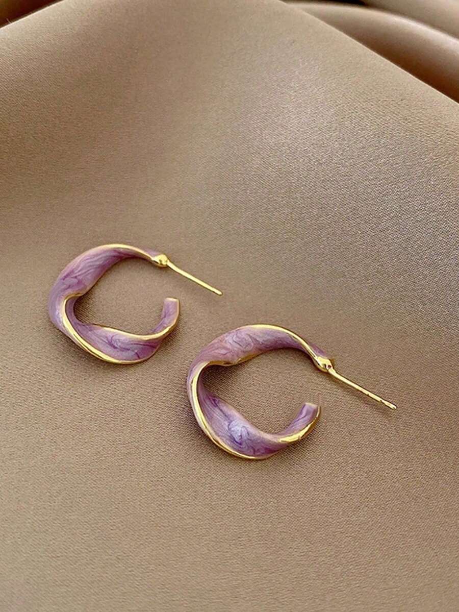 1 Pair Asymmetrical Geometric Twisted C-Shaped Dangle Earrings. Note: Due To Lighting And Angle During Photography, There May Be Slight Color Difference Between The Actual Product And The Image. - Mauve Purple - View 1