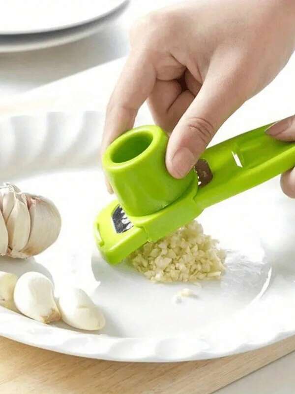 2 piezas de prensador de ajo y jengibre manual multifuncional de acero inoxidable y plástico - Rallador y moledor de cocina sin necesidad de electricidad; Material: Metal, color y estilo aleatorios