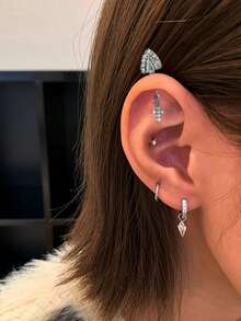 1 件水钻爱心十字猫耳骨夹耳环，独特精致设计，适合女性