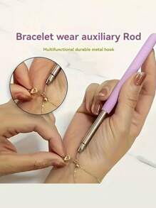 Outil d'aide au bracelet en acier inoxydable - Anneaux de fermoir faciles à mettre et à enlever pour les femmes, accessoire en métal sans odeur pour bracelets et colliers. Outil de fermeture de bracelet en acier inoxydable - Poignée ergonomique, assistant pour bijoux sans batterie, pratique pour mettre et enlever bracelets, colliers, montres - Accessoire pour les amateurs de bijoux faits main, texture métallique lisse, pas besoin d'outils électriques.