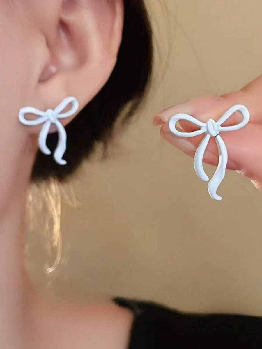 1 par de Pendientes con lazo, Pendientes primaverales/de verano de color blanco, Pendientes diminutos para uso casual de negocios - Blanco - Ver 1