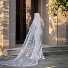 1件手工蕾丝边婚纱头纱，带梳子，欧美风格新娘头饰配饰，教堂拖尾情人节配饰 - 白色 - 查看 2