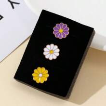 3 pièces/set Décoration d'ongle en fleurs de marguerite de couleur fraîche, naturelle et passionnée, compatible avec le bracelet Apple avec bouton décoratif pour bracelet de montre en silicone 38/40/41/42/44/45/49 mm, compatible avec le bracelet 9/8/7/6/5/4/3/2/1/SE. Bijou décoratif pour homme et femme, décoration d'amour