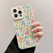 Un modelo de mano vibrante decorado con flores de primavera y nueces, diseñado para ser a prueba de golpes y compatible con los modelos  11 a 16 Pro y Pro Max. - Multicolor - Ver 4