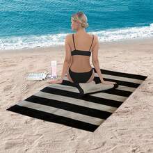 منشفة شاطئ كبيرة الحجم - تصميم طباعة قلب مخطط أسود وأبيض، من ميكروفايبر ناعم وماص، سريعة الجفاف وخفيفة الوزن، مناسبة للشاطئ والحمام والسفر - منشفة شاطئ وبطانية حديثة للجنسين، إكسسوار جانب المسبح