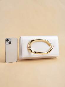 这款迷人的大容量晚宴手拿包采用闪亮的链条肩带和时尚的翻盖设计，并以奢华的人造皮革材质打造，是婚礼和派对的理想之选。这款女士链条单肩斜挎包适合青少年、大学生、年轻职业人士和上班族，是派对、婚礼、晚宴和正式场合的完美之选。它可以与女士晚礼服、派对配饰、亮片连衣裙、闪亮连衣裙和优雅连衣裙完美搭配。 - 白色 - 查看 6