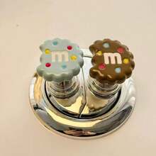 可爱M-Bean饼干马桶柱塞用于美甲专用高端创意浴室马桶冲水按钮装饰不再脏手（图片中彩色圆点随机分布。）