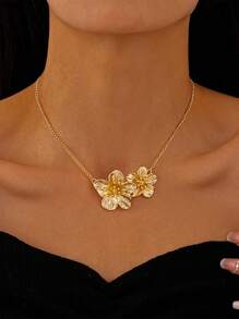 1 colar com pingente de flor plissado de metal estilo europeu vintage
