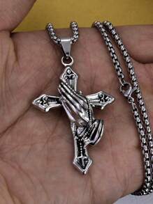 Collar con colgante de cruz de manos en oración de estilo vintage plateado envejecido, accesorio versátil para hombre, regalo para el Día del Padre